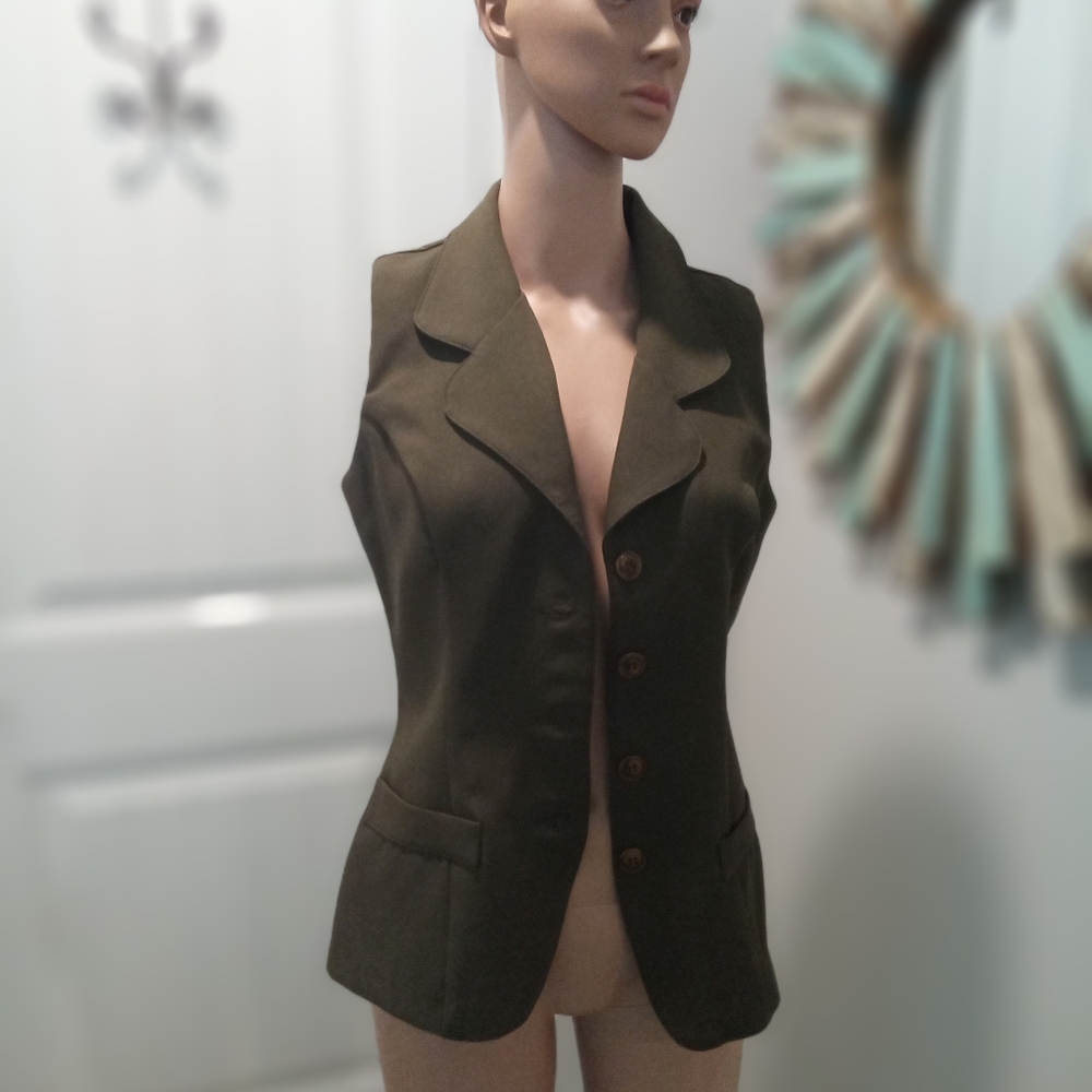 LA Belle Fashions Inc Juniors Size 7 Olive Green Tailored Fit Sleeveless Vest